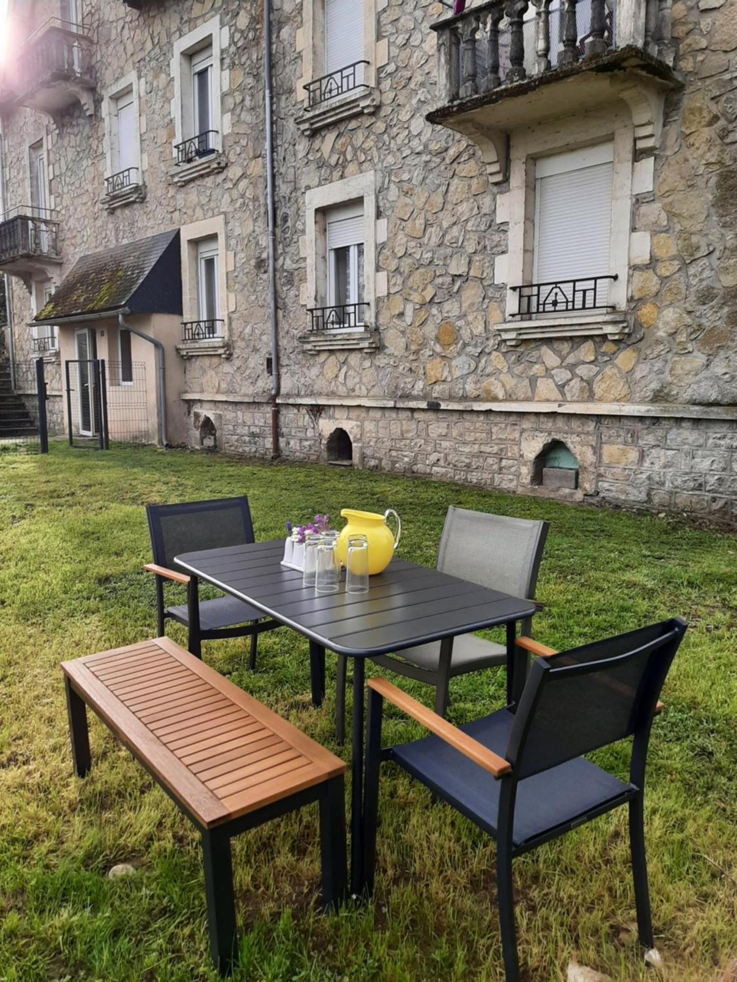 Grand Appartement Avec Jardin Bretenoux Экстерьер фото